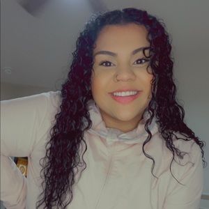 Meet your Posher, Janaisia